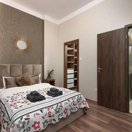 Apartment Contemporary Hidden Gem Art-deco Budapest
