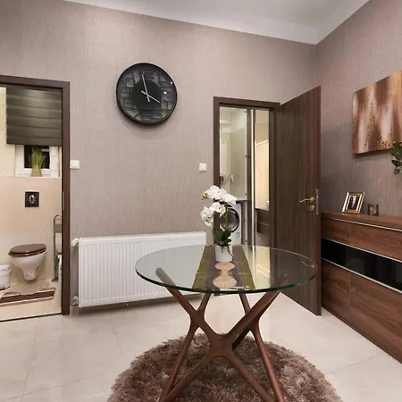Contemporary Hidden Gem Art-deco Apartment